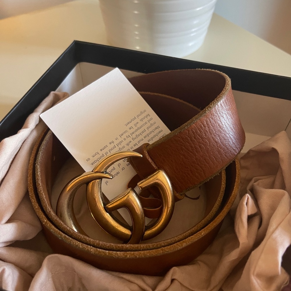 Gucci belt, leather G buckle